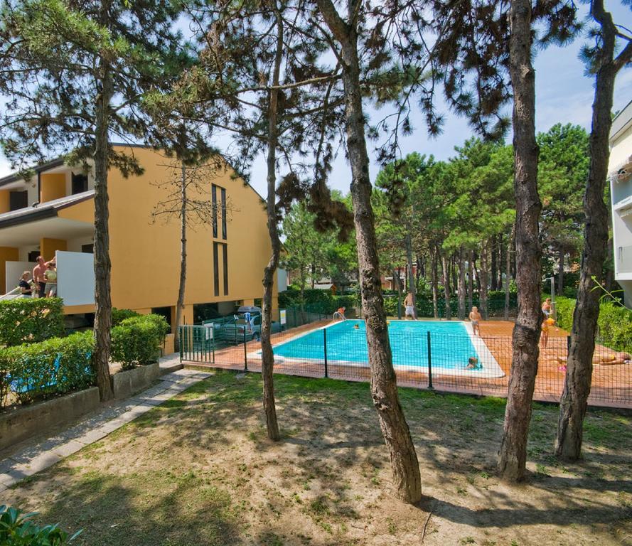 Residence Cinzia Pool Бибионе Экстерьер фото