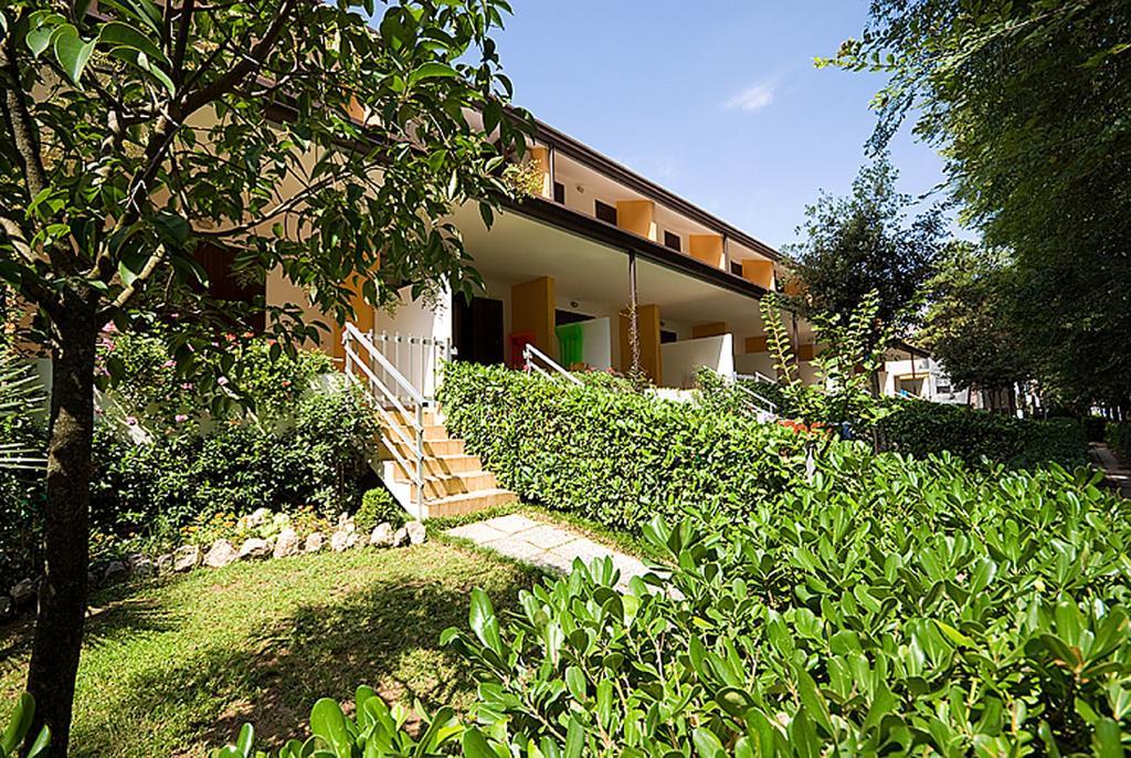 Residence Cinzia Pool Бибионе Экстерьер фото